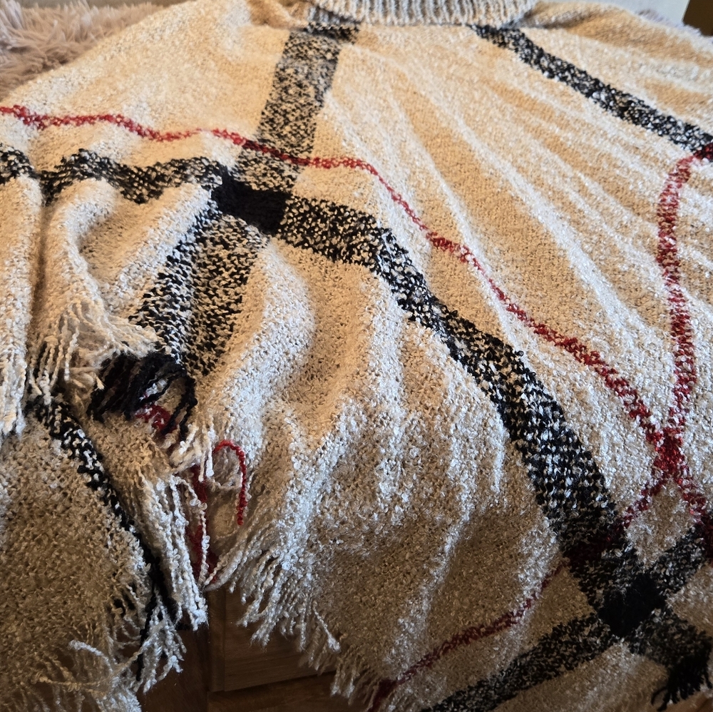 Poncho With Turtle Neck - Picture 5 of 16